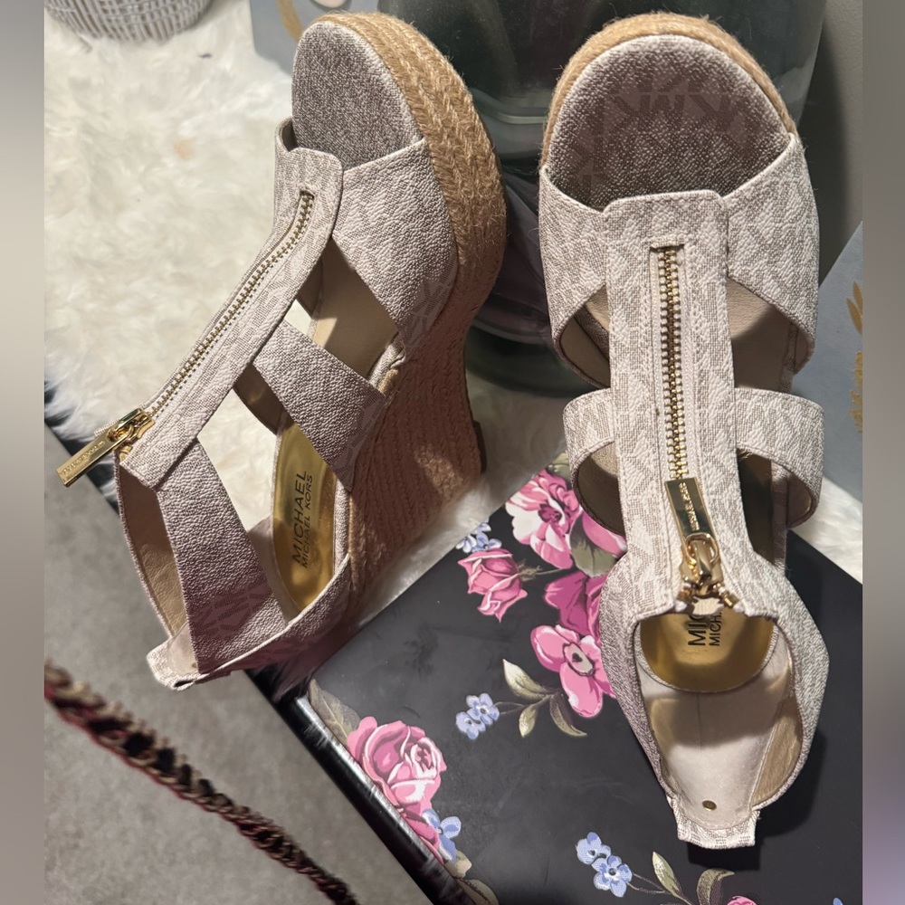 Michael Kors size 8 1/2 wedge ladies shoes